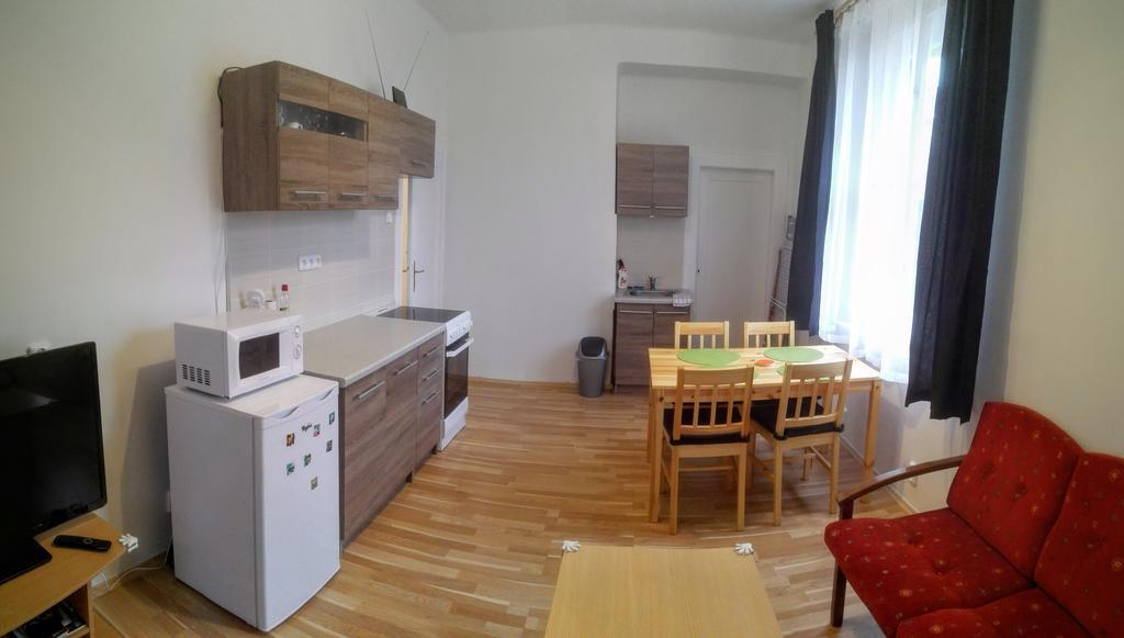 Jezerka Apartments Прага Экстерьер фото