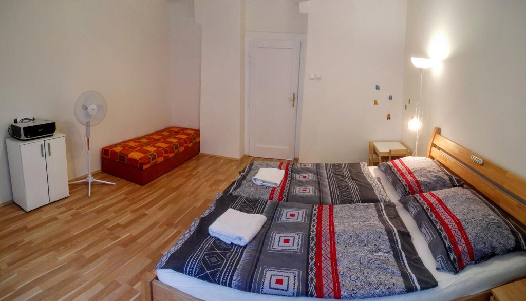Jezerka Apartments Прага Экстерьер фото