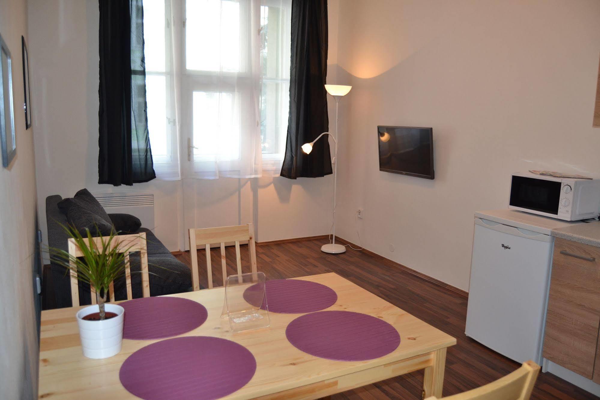 Jezerka Apartments Прага Экстерьер фото