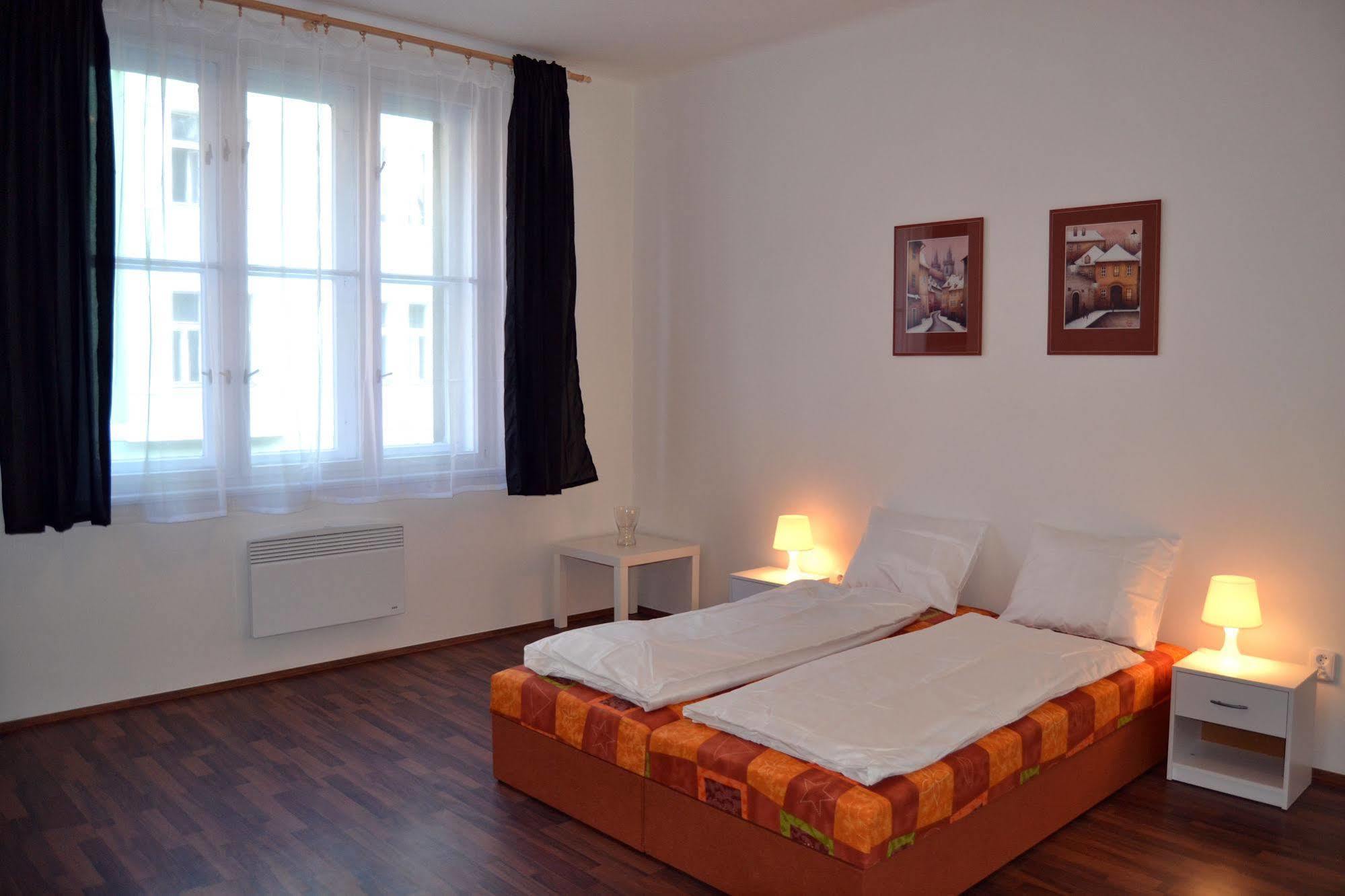 Jezerka Apartments Прага Экстерьер фото